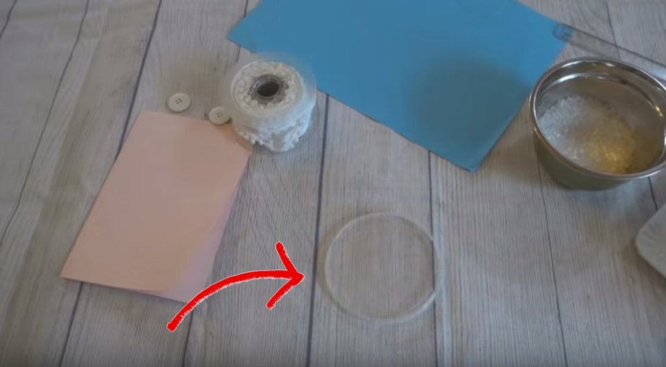 Decorazione Natalizia fai da te: Guarda cosa è possibile creare con un coperchio e un cartoncino