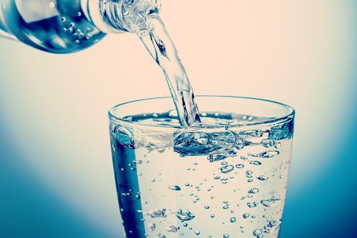 bere acqua a digiuno