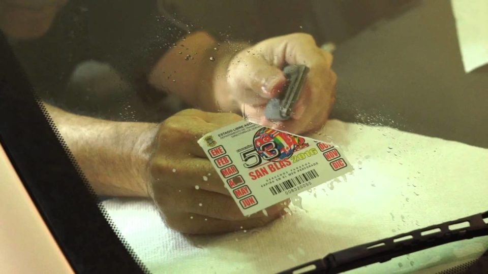 come staccare calcomanie