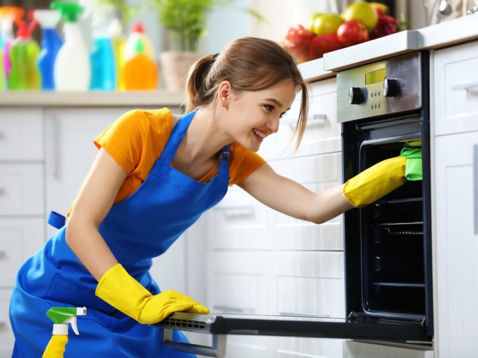 come pulire il forno fai da te