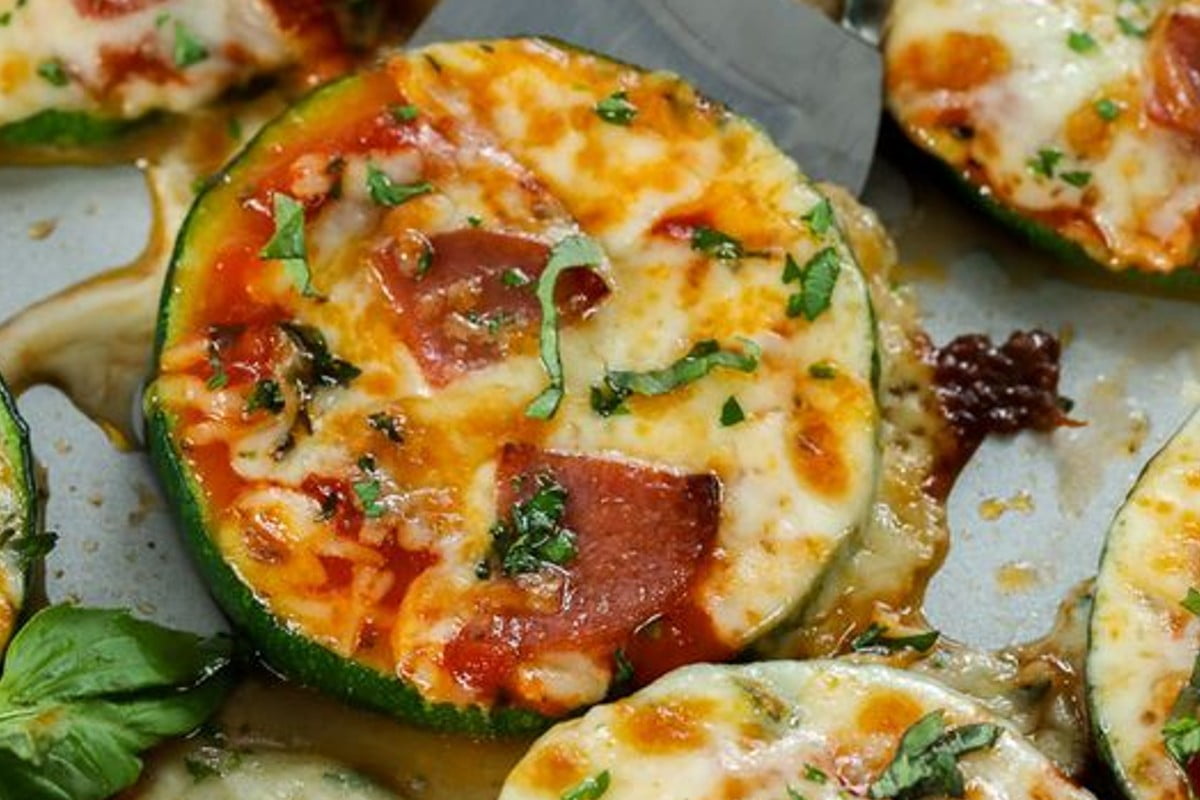 mini pizze di zucchine saporite mini pizze di zucchine