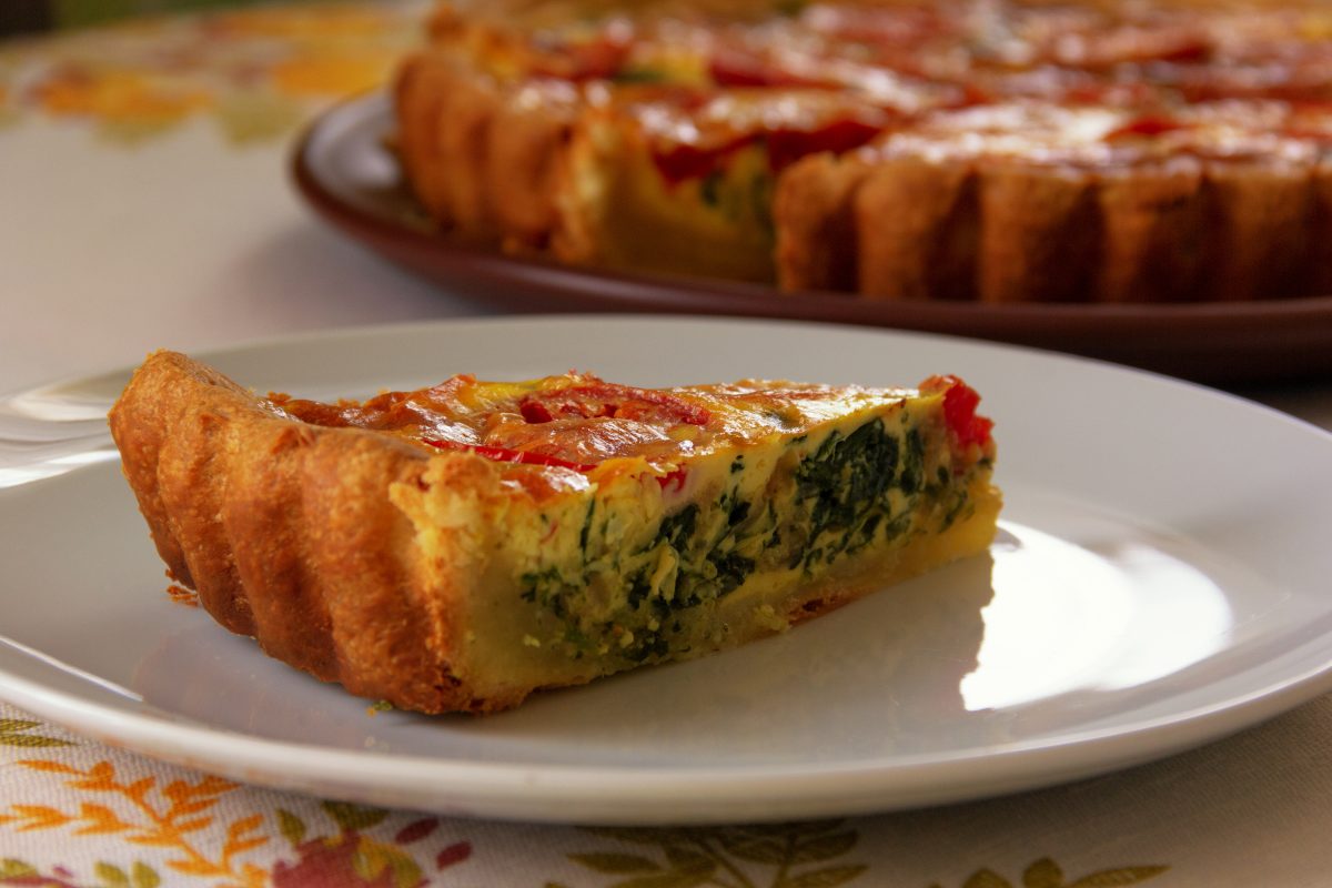 quiche di zucchine e spinaci AdobeStock 227914518