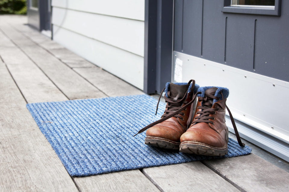 perché togliere le scarpe in casa