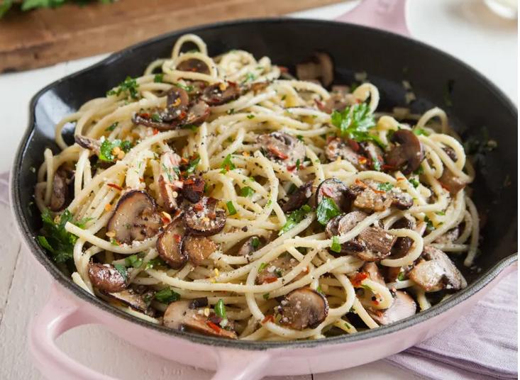 spaghetti funghi e aglio