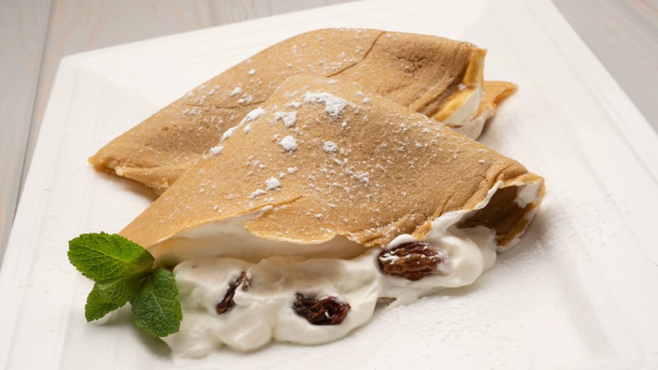 crepes al caffè ripiene di panna