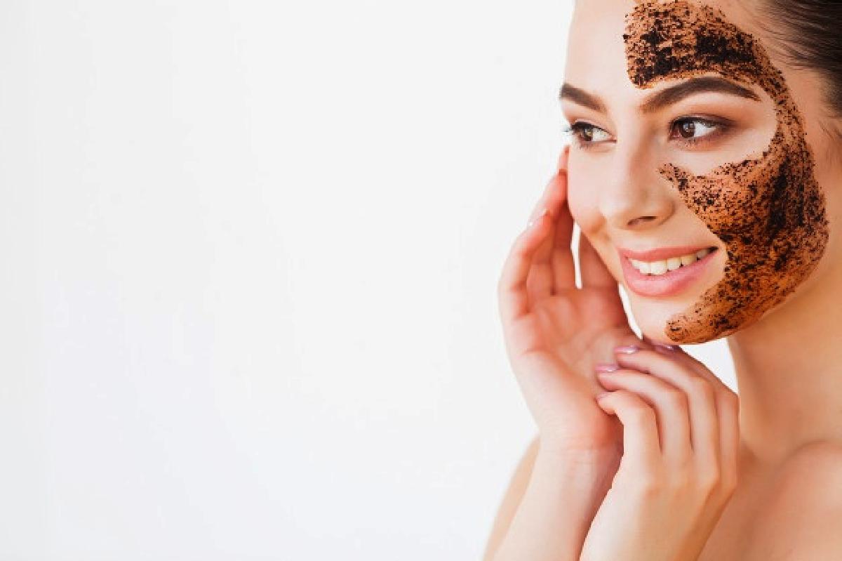 maschera viso al caffè