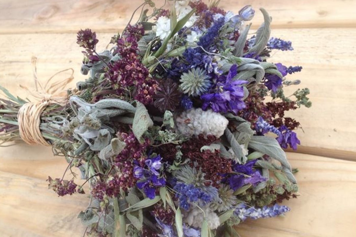 4 metodi facili per creare fiori secchi fai da te