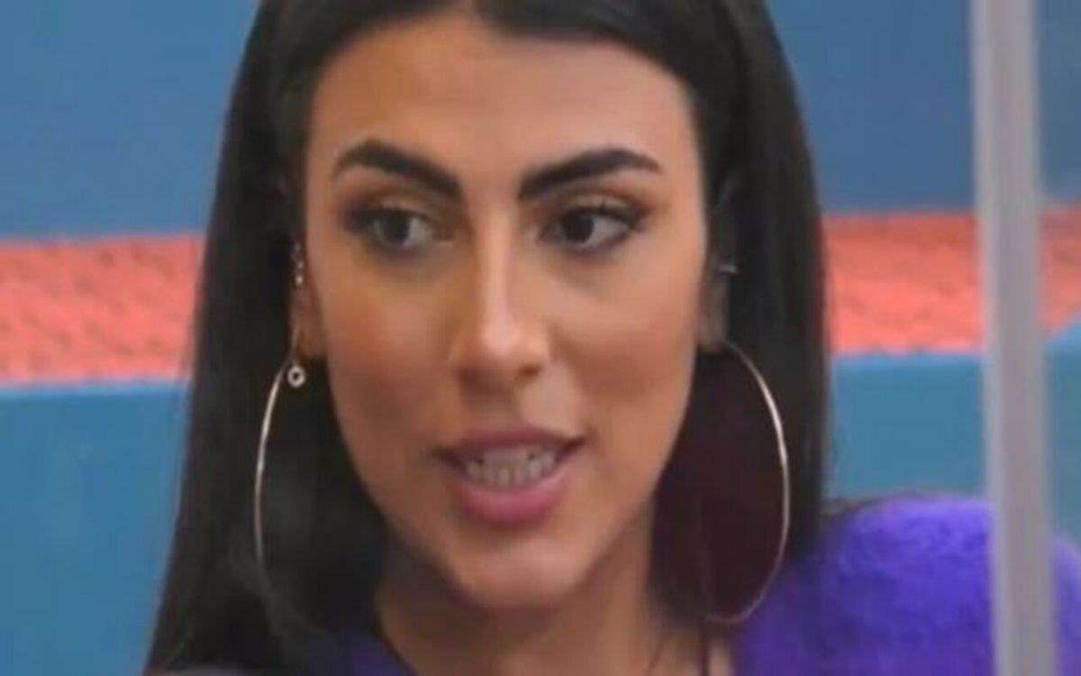gf vip giulia salemi coccola giulia salemi accusa elisabetta gregoraci 660x345 1