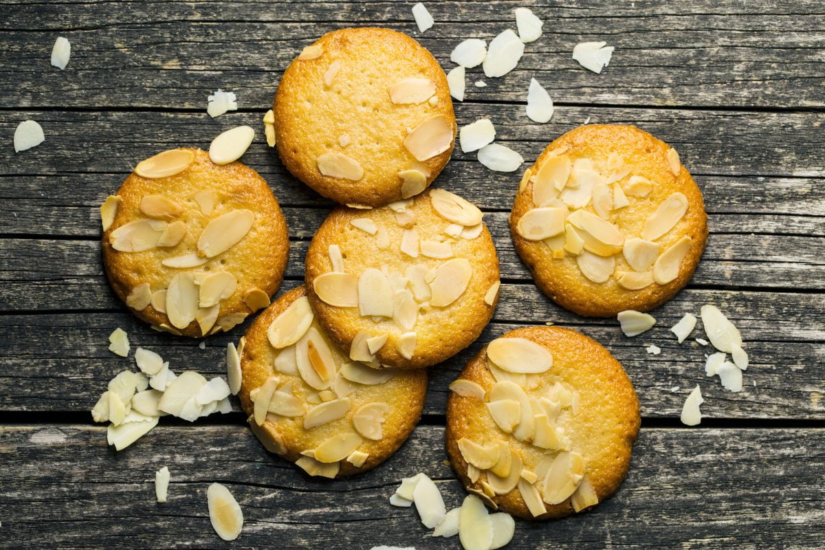 biscotti alle mandorle e mandarino AdobeStock 155151807