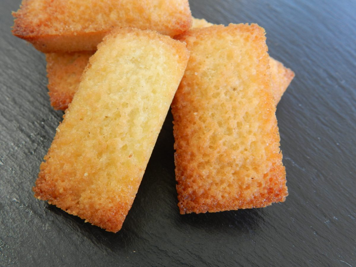 dolcetti francesi alle mandorle morbidissimi AdobeStock 67664869