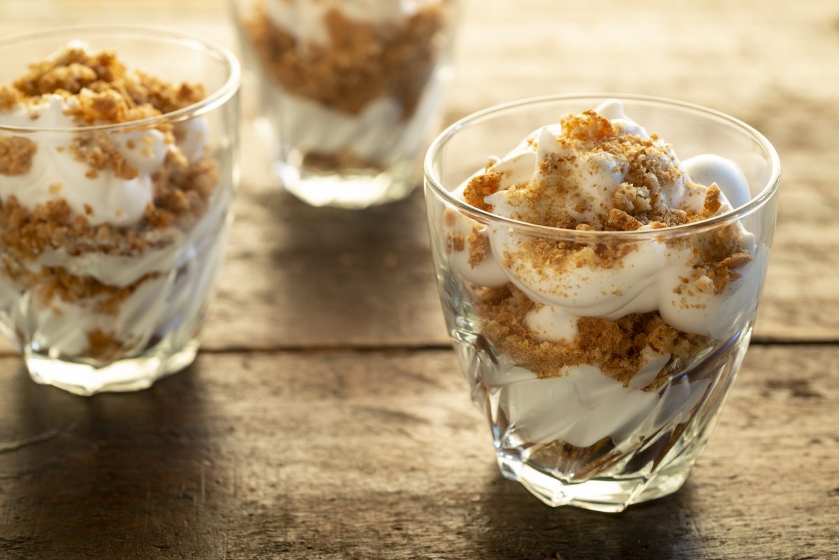 il dolce al cucchiaio dietetico AdobeStock 274373630