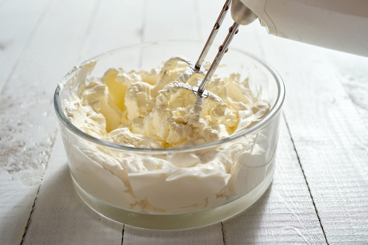 mousse di ricotta stregata si AdobeStock 241327881