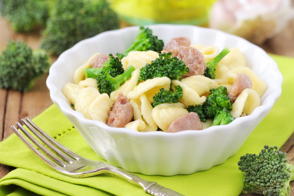 orecchiette broccoli e salsiccia AdobeStock 64011537