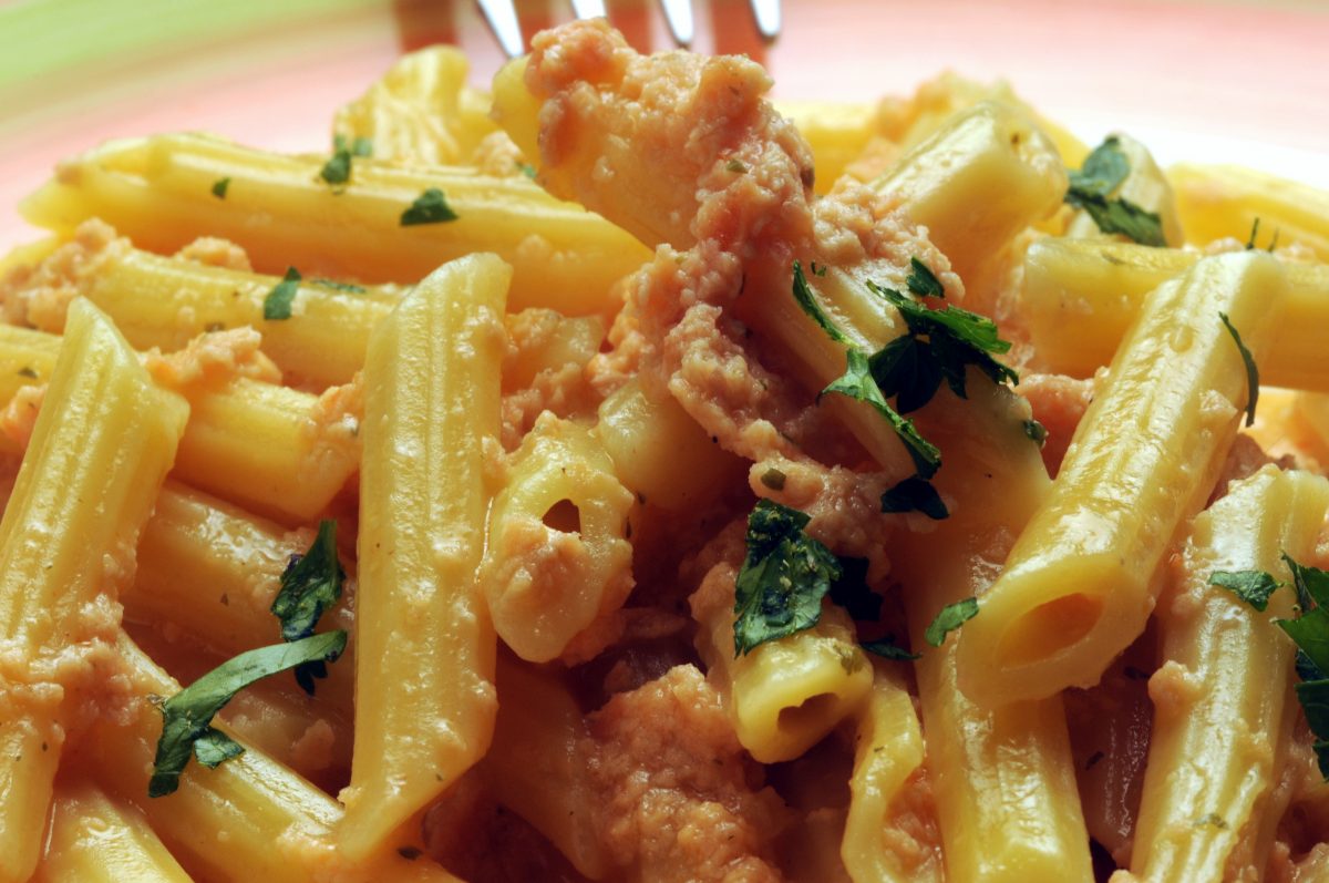 pennette con salmone e vodka AdobeStock 130855240