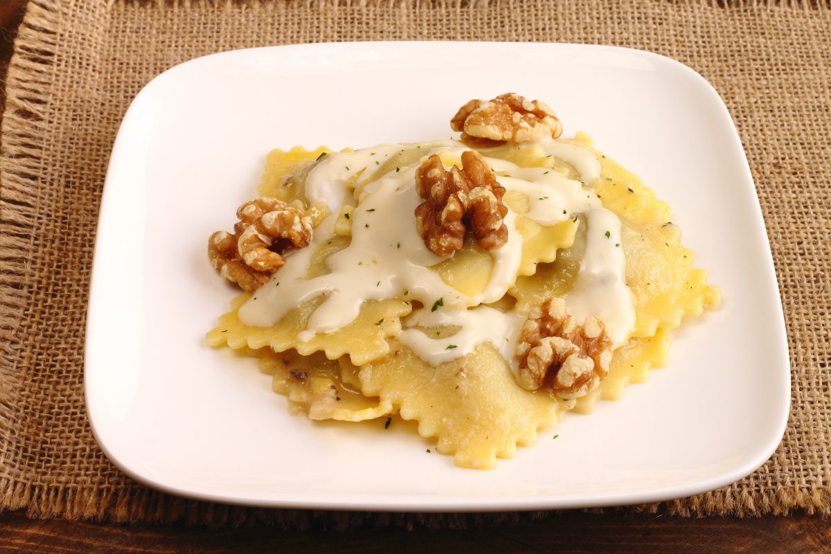 ravioli con stracchino e noci AdobeStock 53566398