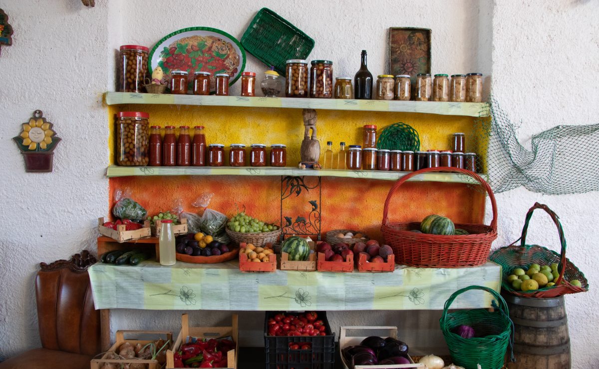 realizzare una dispensa fai da AdobeStock 282080525