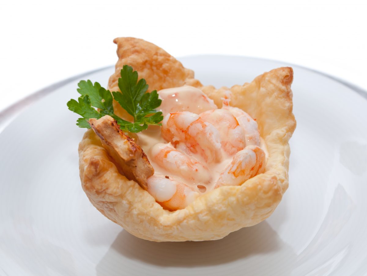 tartine gamberetti e pasta sfoglia AdobeStock 28661121