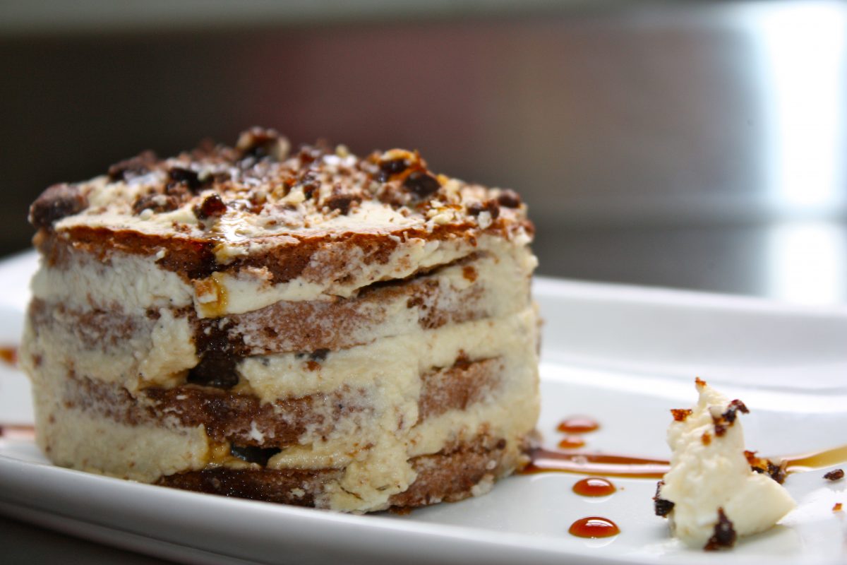 tiramisu con crema al torrone AdobeStock 299434758
