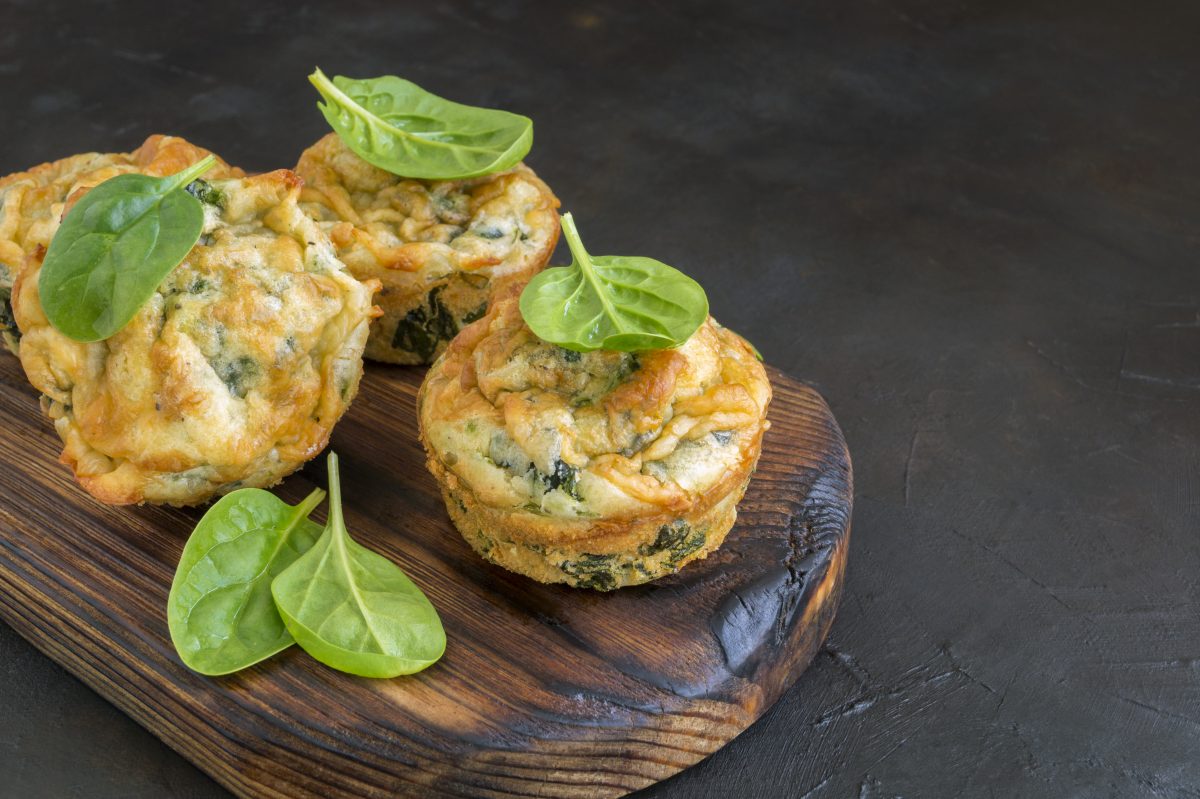 tortini di spinaci e quinoa AdobeStock 294672022