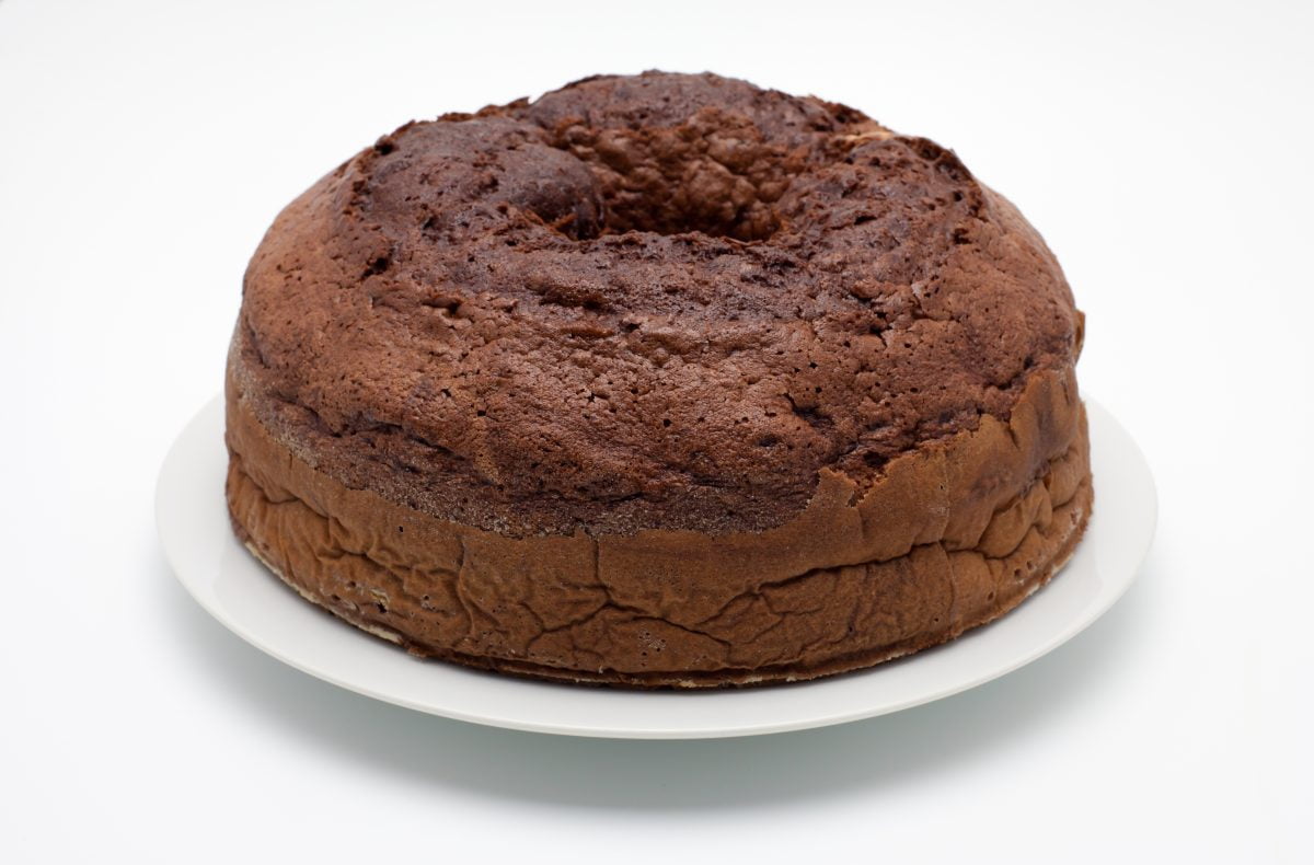 ciambellone al cioccolato alto e AdobeStock 96790387