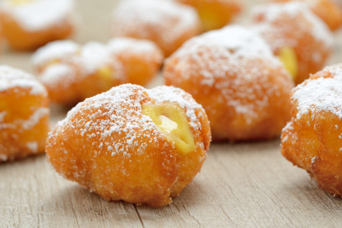 frittelle di carnevale al limone AdobeStock 62482982