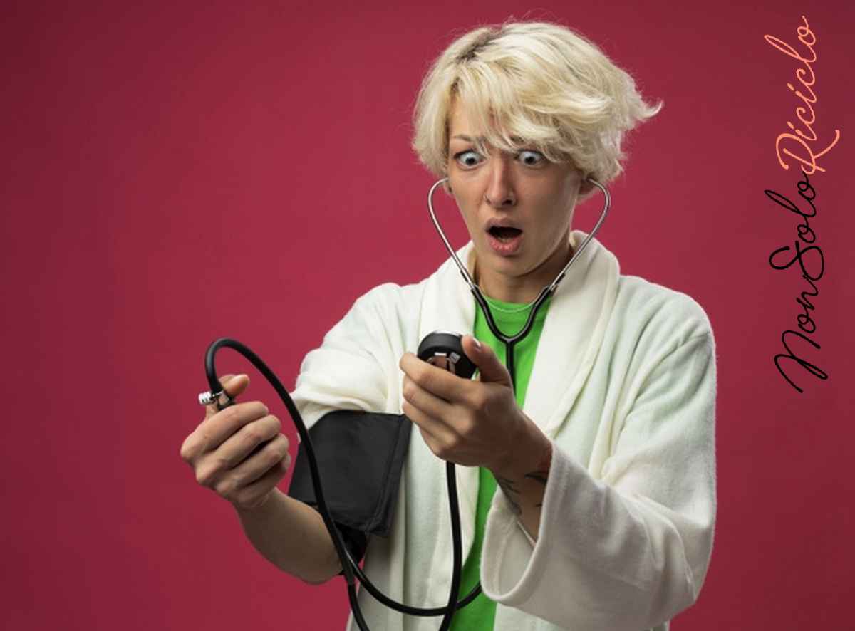 i 6 cibi migliori per sick unhealthy woman with short hair with stethoscope measuring her blood pressure looking worried standing pink background 141793 48954