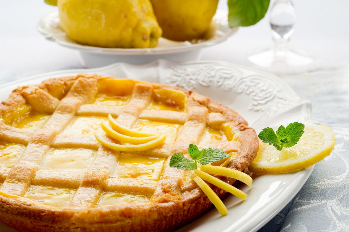 la crostata con la crema AdobeStock 24084811
