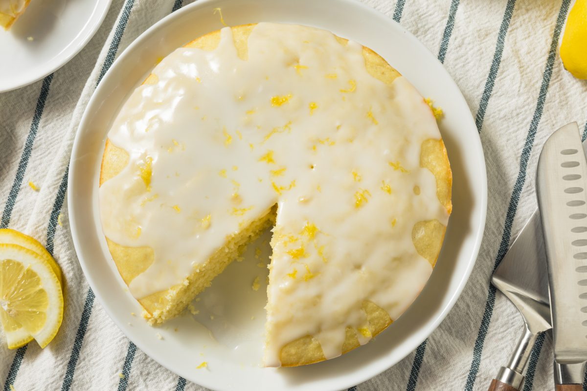 la torta al limone e AdobeStock 217384246