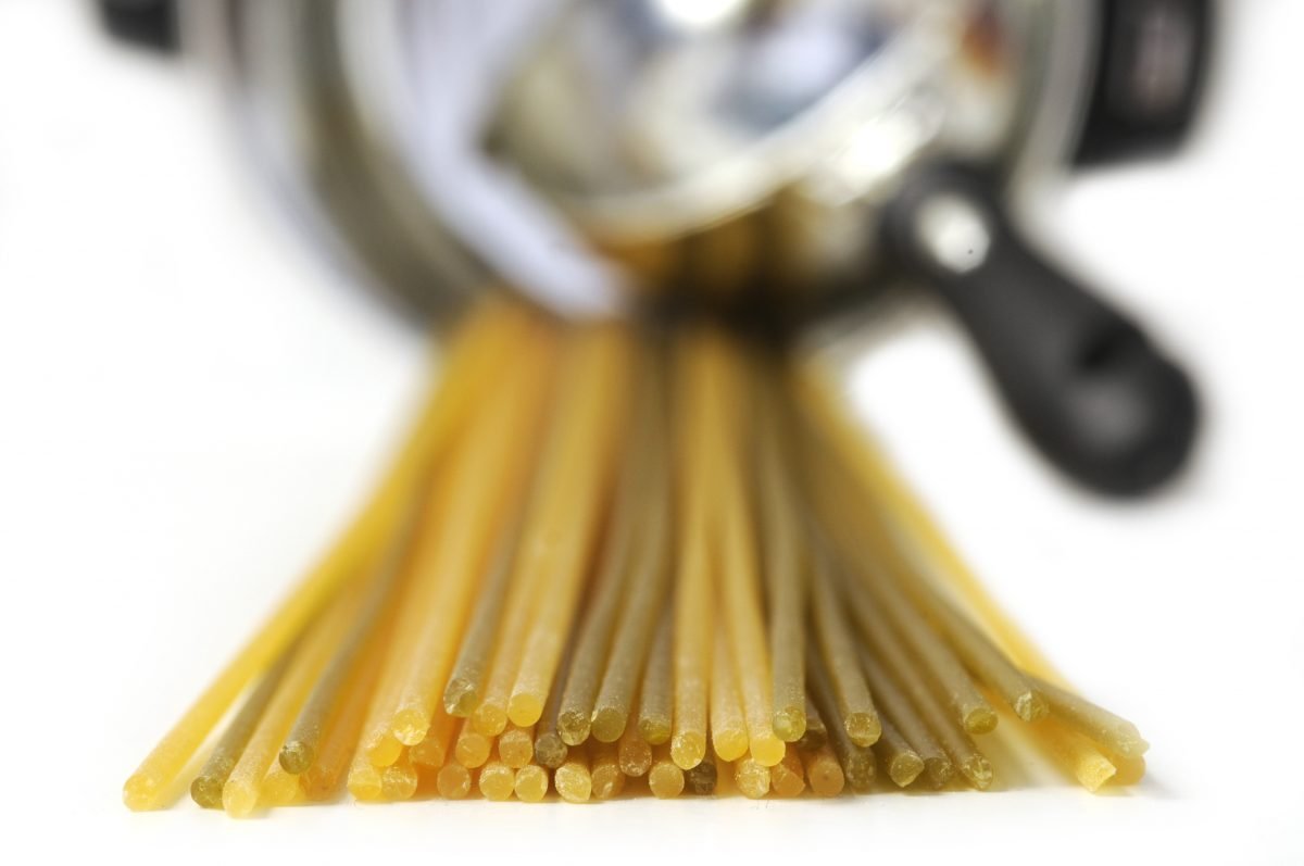 le pentole e le padelle AdobeStock 26401525