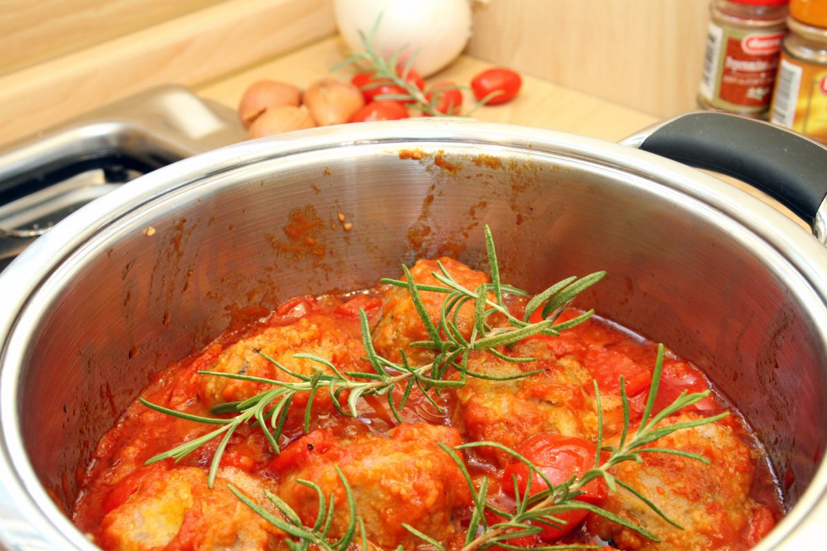 polpette di pane al sugo AdobeStock 34385012