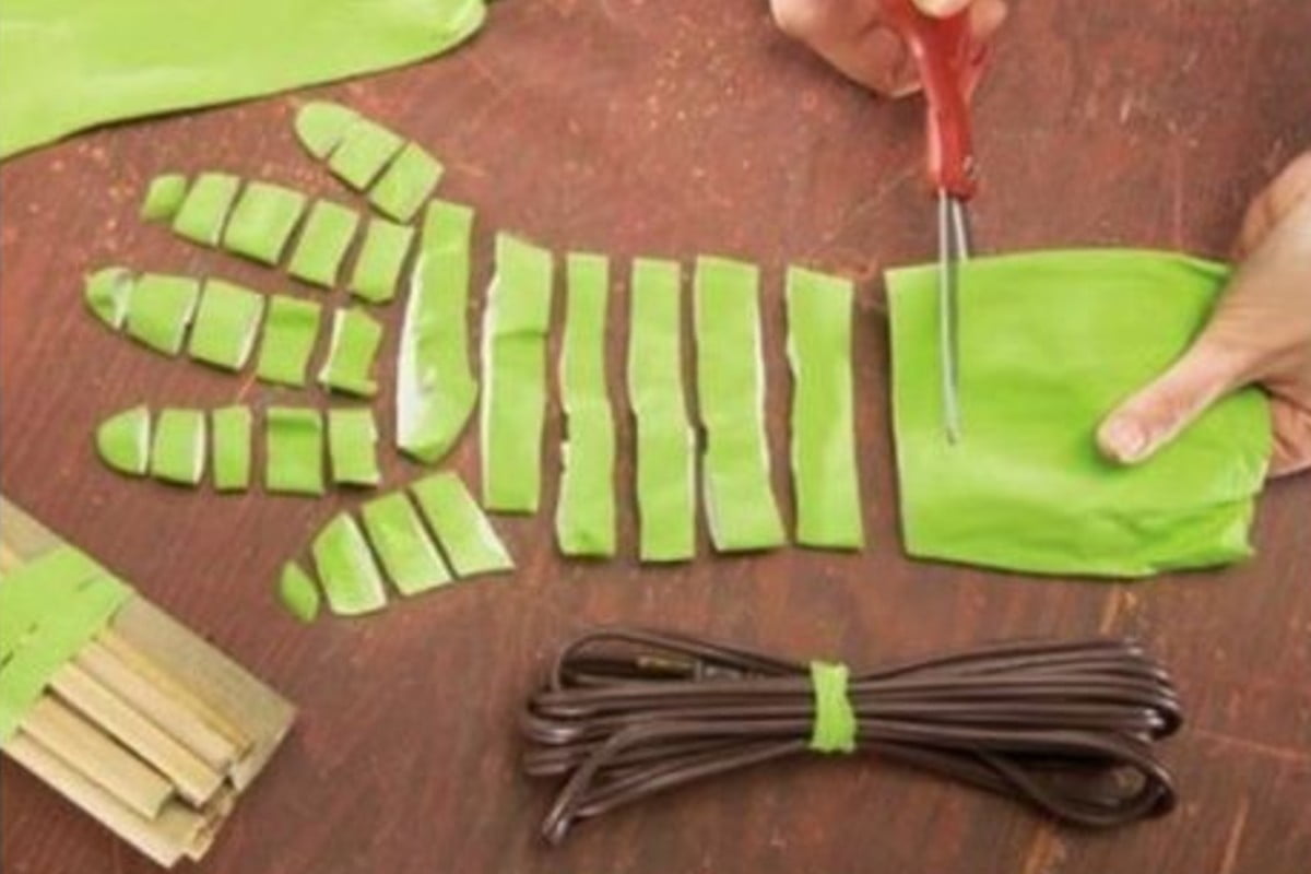 riutilizzare dei vecchi guanti ecco riciclo guanti in plastica