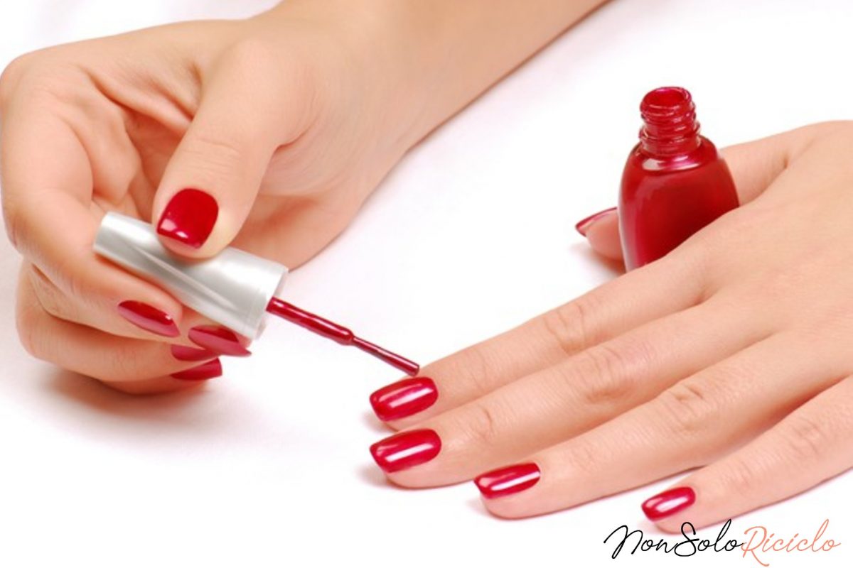 stendere lo smalto senza sbavare 6