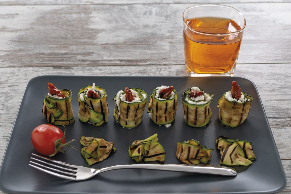 sushi di zucchine con ricotta AdobeStock 257478173