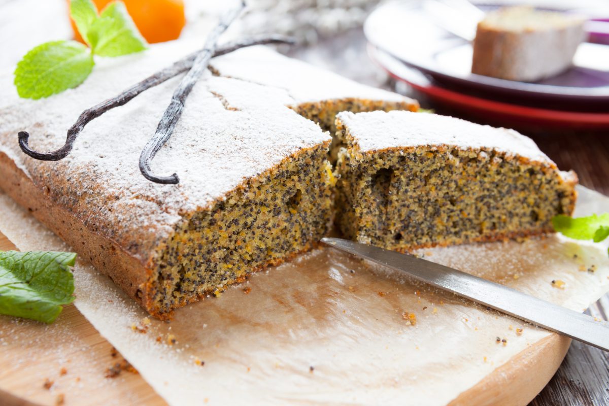 torta allarancia con semi di AdobeStock 51098403