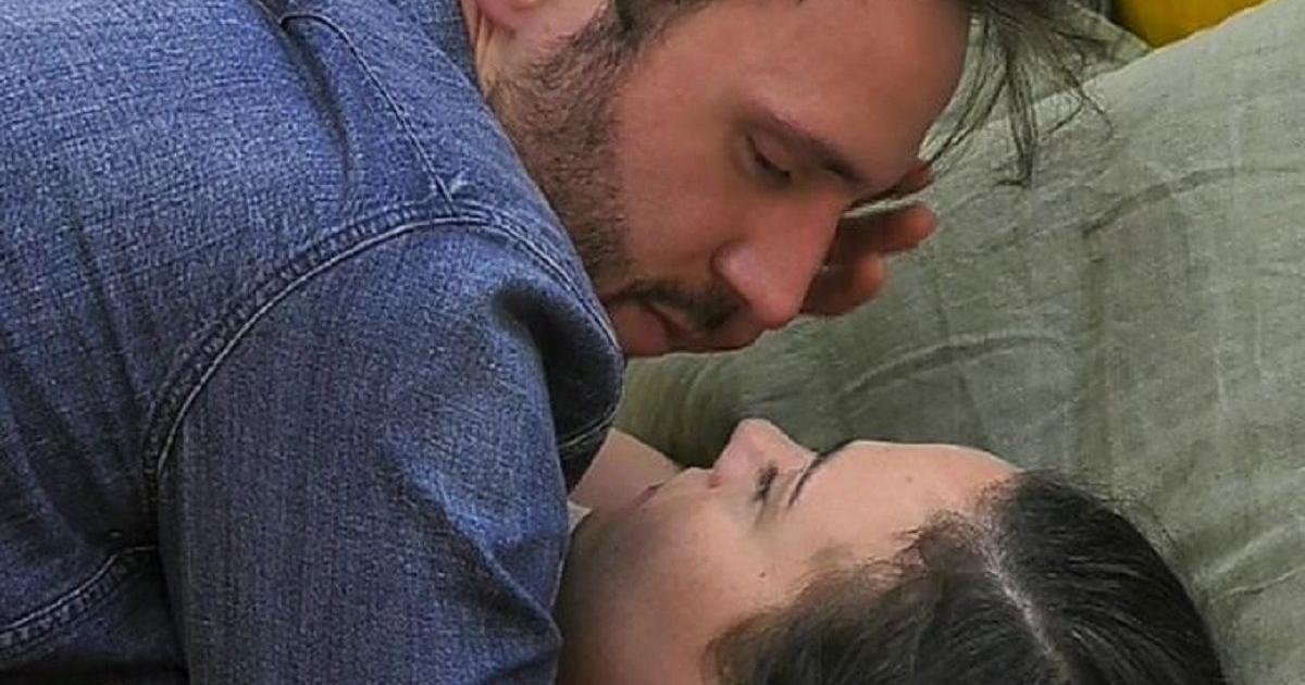 andrea e rosalinda gf vip rosalinda e zenga si baciano mi sento pure ridicola pero ci tengo a te 2584320 1