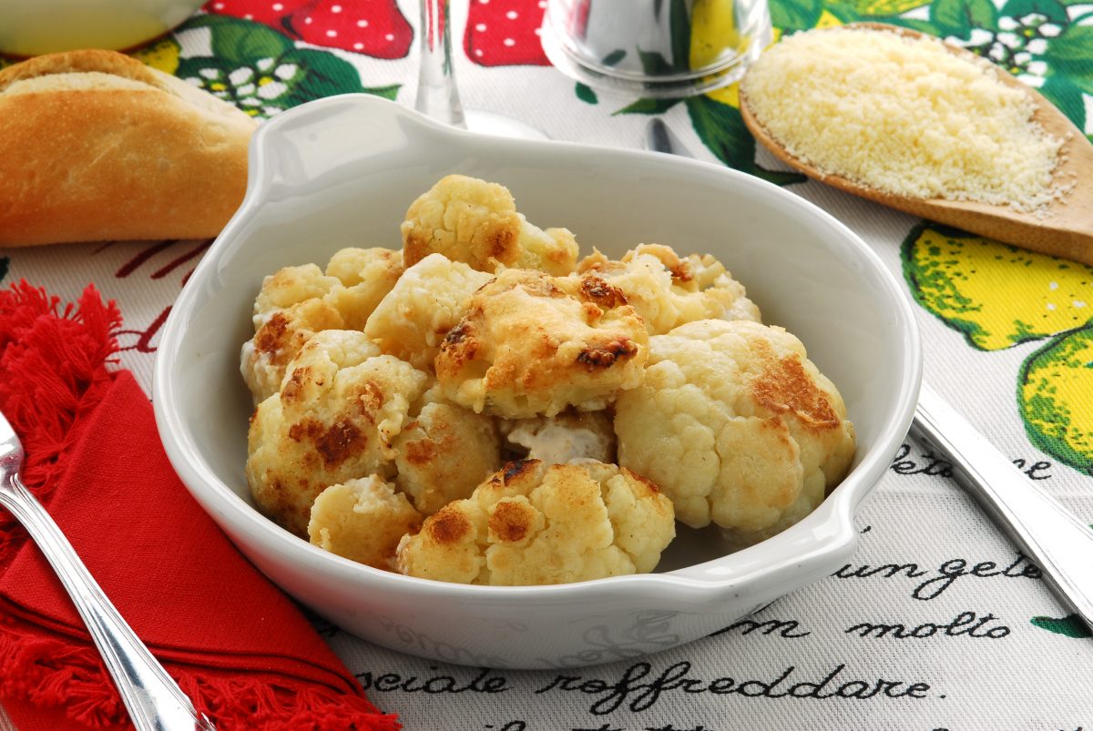 cavolfiore con pangrattato al forno AdobeStock 13008628