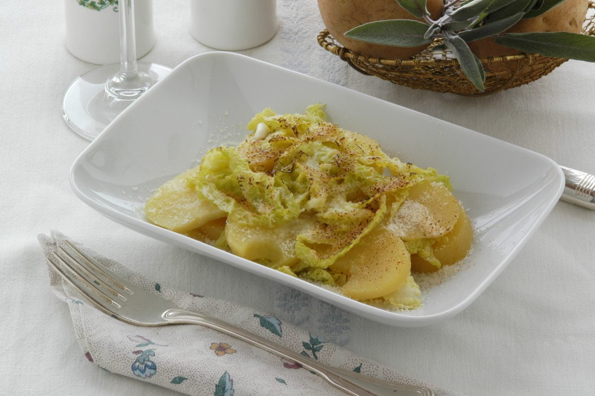 contorni verza e patate AdobeStock 14657277