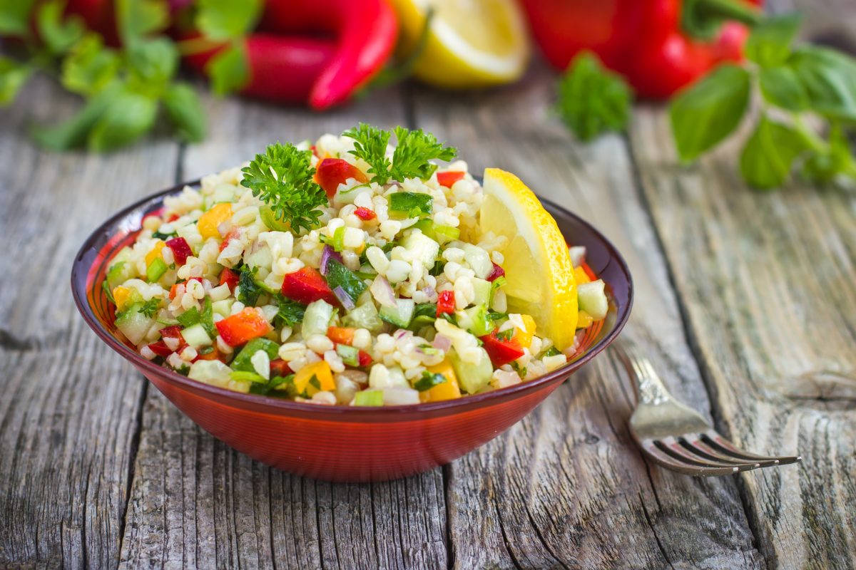 insalata dorzo con olive e AdobeStock 80947000