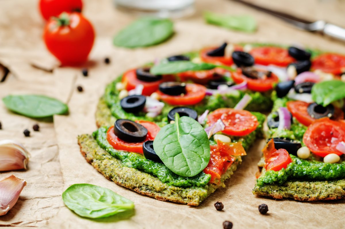 la pizza di zucchine e AdobeStock 106150042