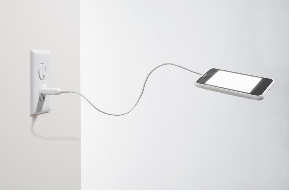 lasciare il caricabatteria nella presa caricabatteria nella presa