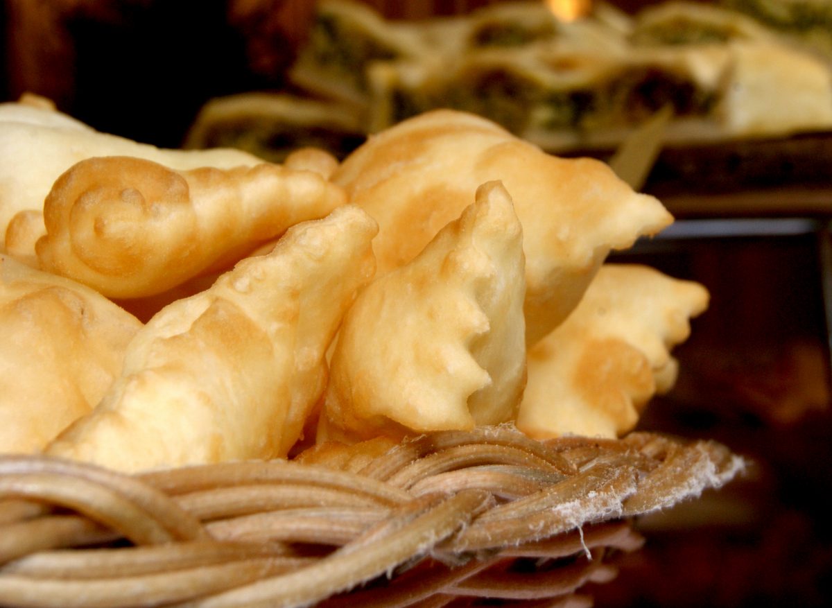 lo gnocco fritto emiliano una AdobeStock 75177331