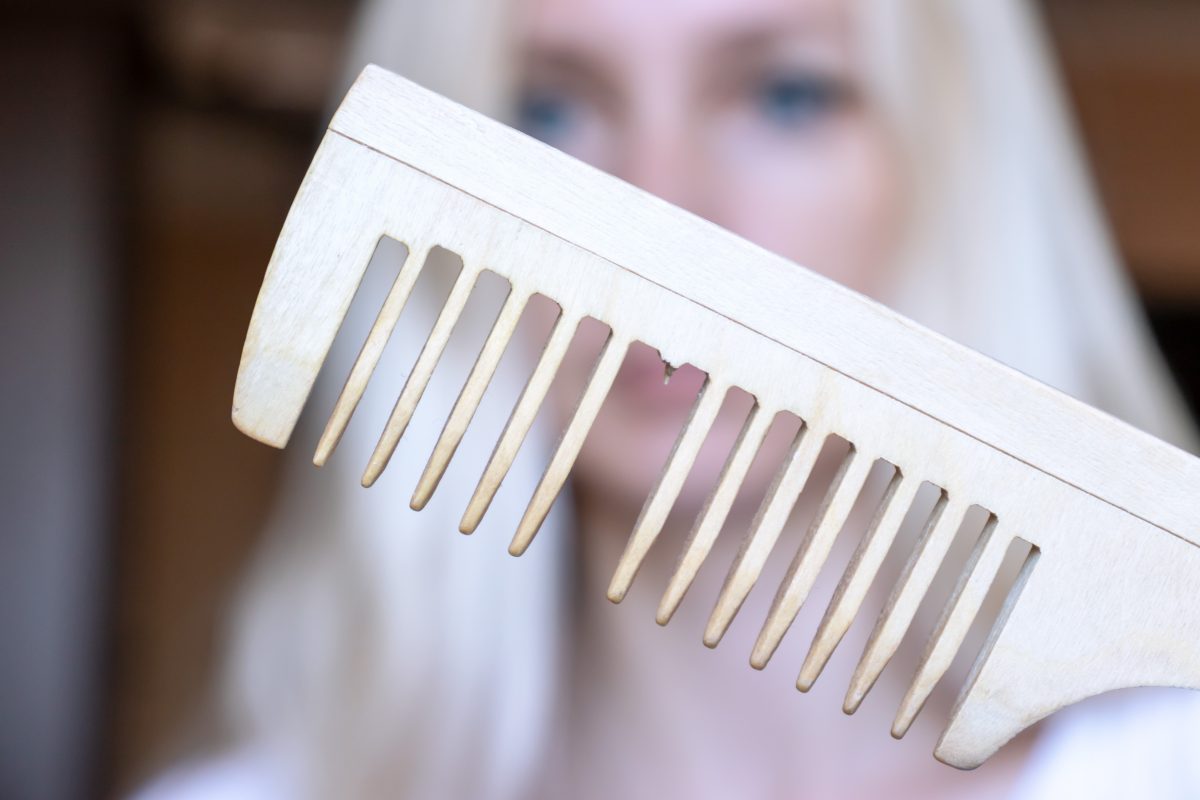 pettine rotto ecco come riutilizzarlo AdobeStock 228535877