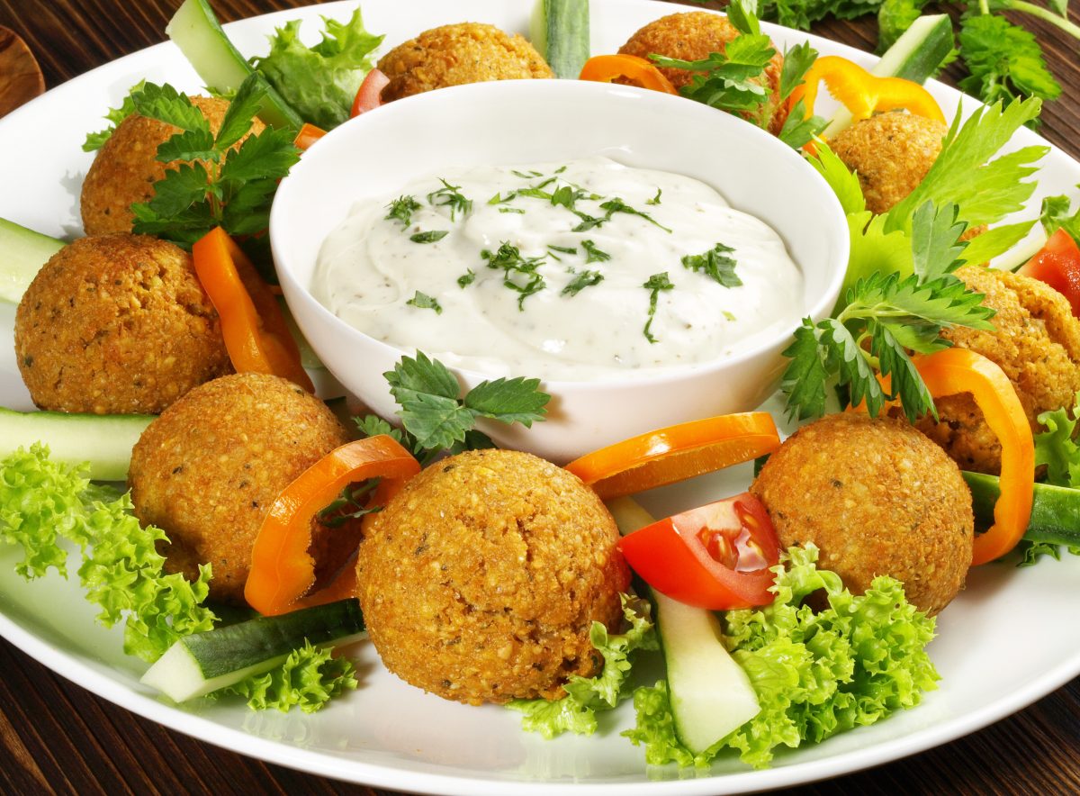 polpette di ceci e cavolfiore AdobeStock 338320220