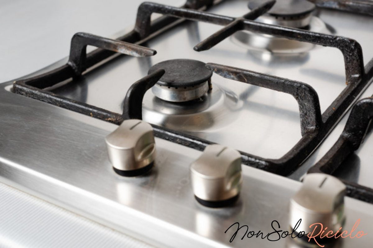 rimuovere le incrostazioni dai fornelli 1