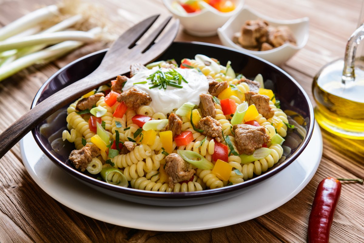 fusilli al tonno olive nere AdobeStock 117551399