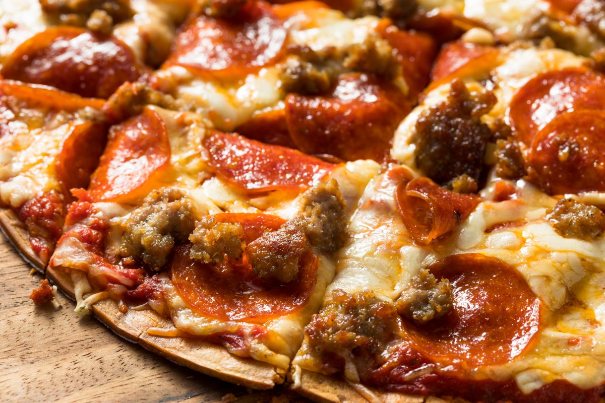 lingue di suocera pomodoro salsiccia AdobeStock 297669561