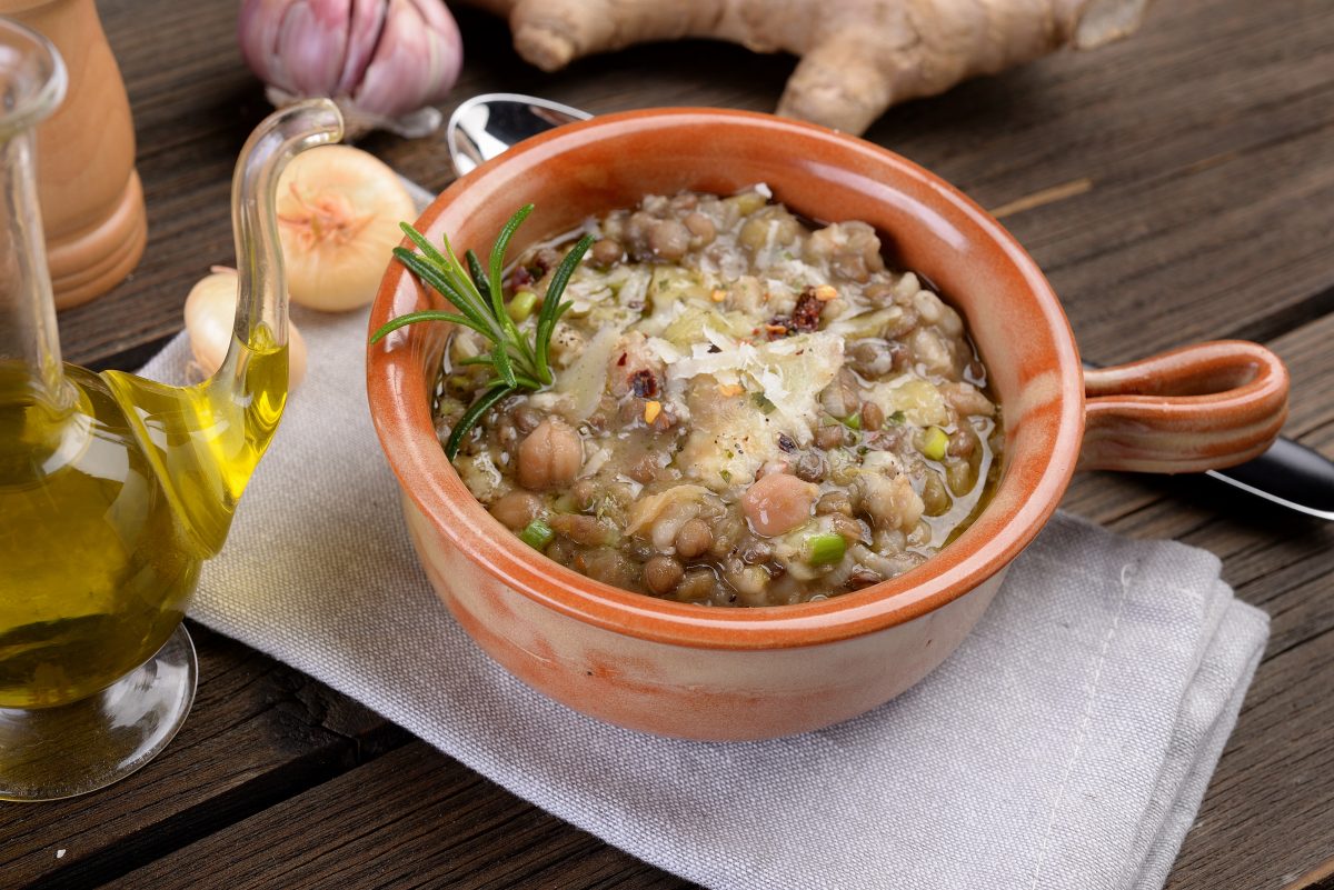minestra di farro e lenticchie AdobeStock 189397616