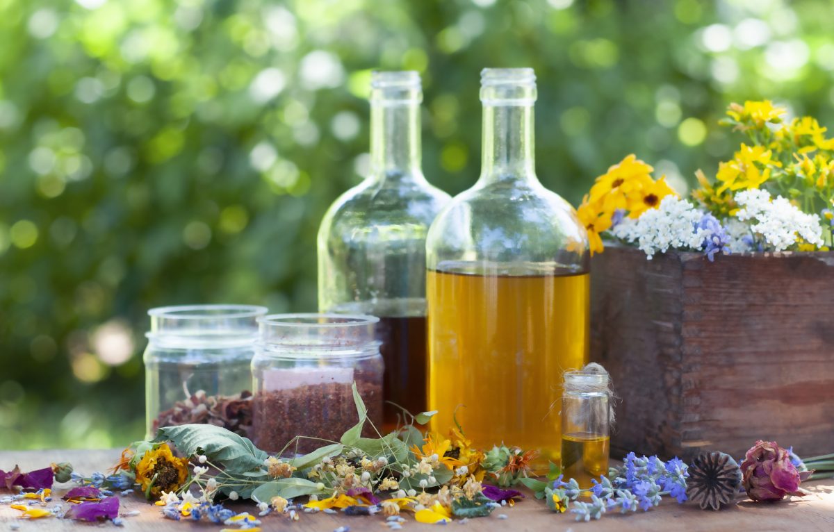 oleolito di calendula fai da AdobeStock 362431863