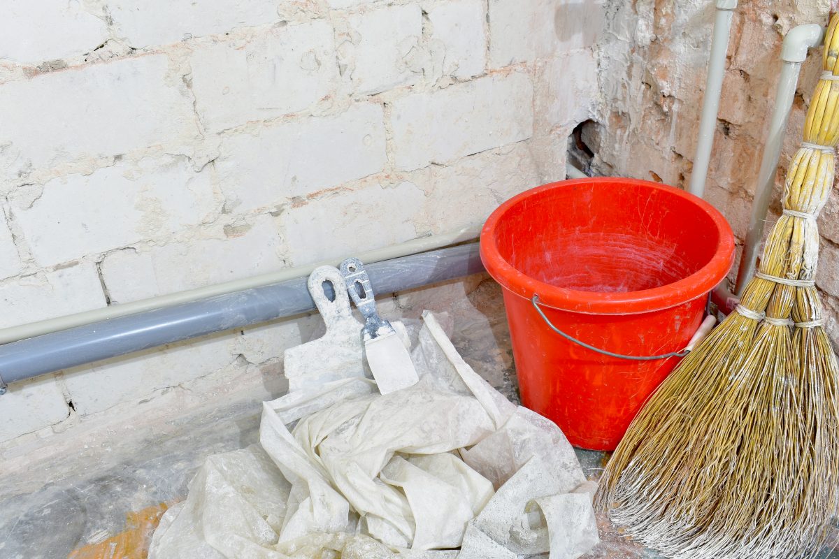 riciclare un secchio rotto ecco AdobeStock 401675915