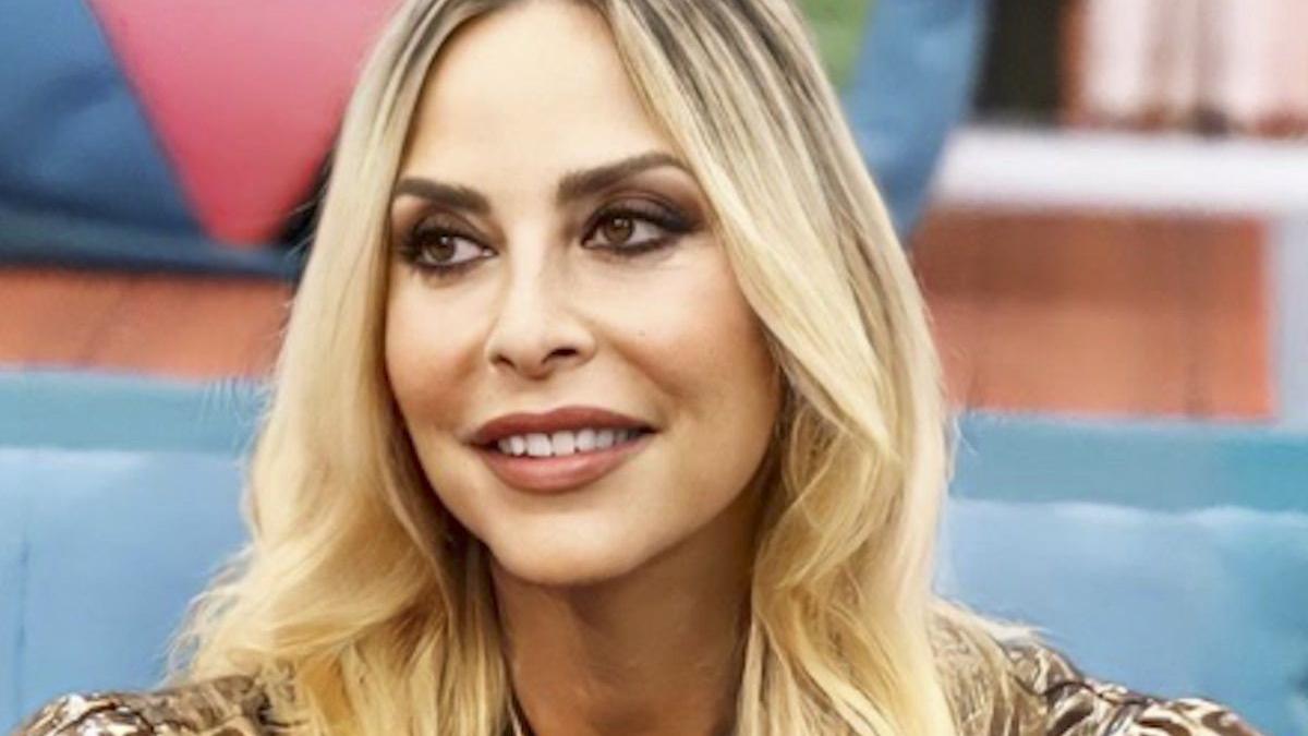 temptation island stefania orlando su grande fratello vip il 2501 uninquilina vola in finale stefania orlando in testa nei sondaggi web 2574876